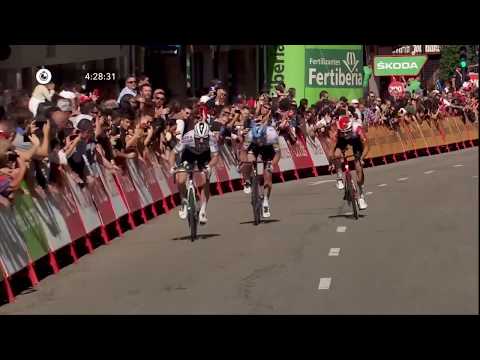 Video: Vuelta a Espana 2019: Opeenhoping van peloton laat Bennett sprinten voor gemakkelijke overwinning in etappe 14
