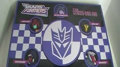 2011 BotCon exclusive Stunticon set: A look at the box and its contents