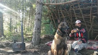 We built a shelter in the desolate forest with my dog. Chicken with Potatoes in the Wood Stove