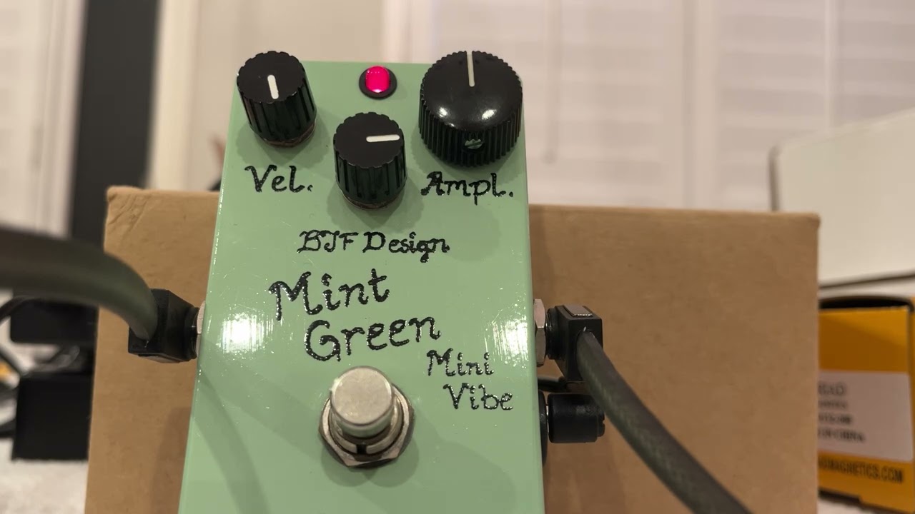 ギター BearFoot BJF Design Mint Green Mini Vibe Bearfoot FX Mint