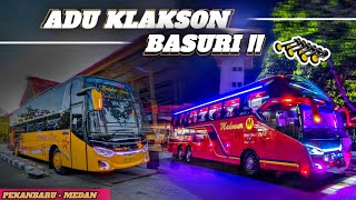 ADU KLAKSON BASURI BUS SEMPATI STAR DAN BUS MAKMUR MENGGEMAH DI TERMINAL PEKANBARU