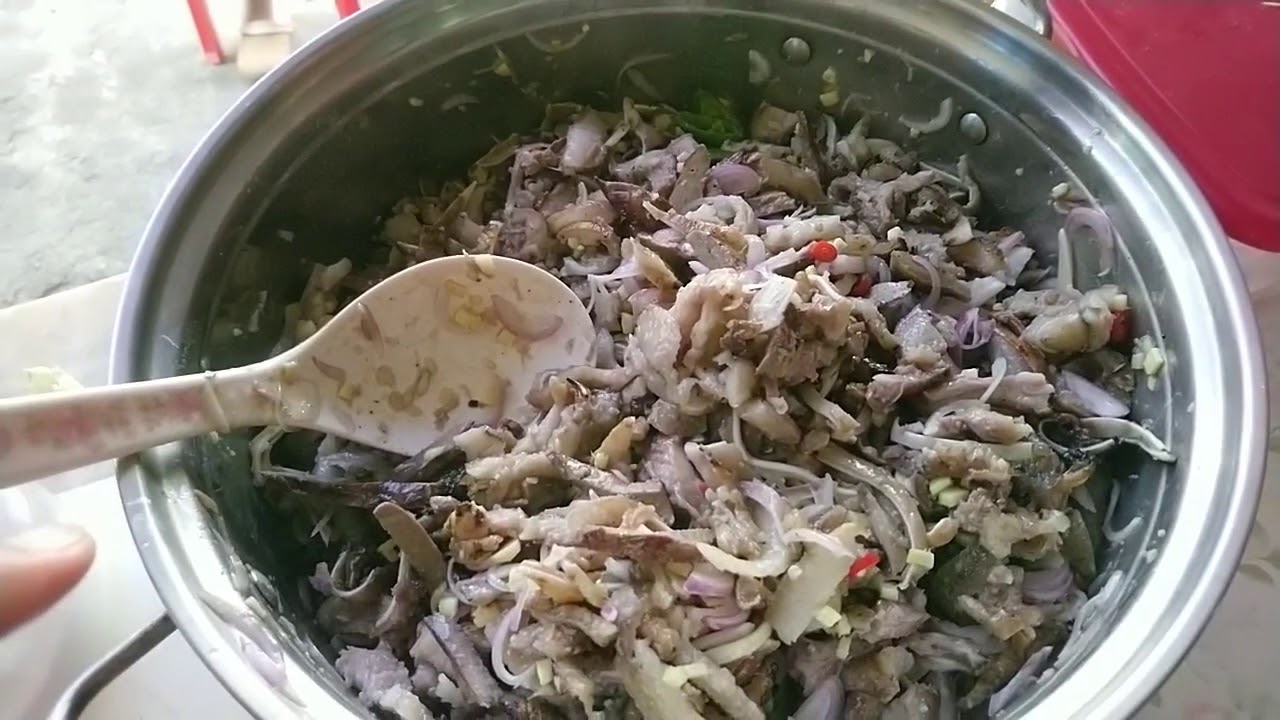 DINAKDAKAN,inihaw na tainga at atay ng baboy - YouTube