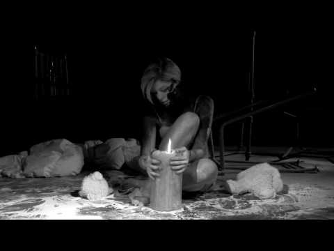 YouTubeでNICOLE feat. The Points - Weaker (Original song)を視聴