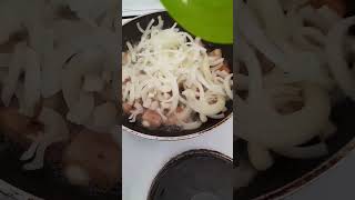 Так сало с лучком , захотелось поесть 😋