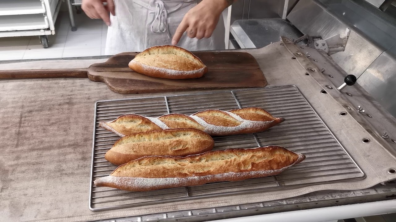 Conseils et critères de défournement du pain pour le Cap Boulanger