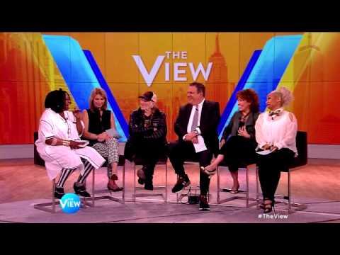 Whoopi Goldberg Wants to Have Willie Nelson Over to Her Place for ...