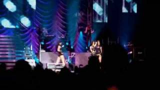 Rihanna - break it off (Live Manchester 2008)