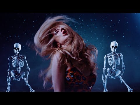 Video: Valeria Vs Svetlana Loboda: Na Kom Vyzerajú Vysoké Topánky Chladnejšie?