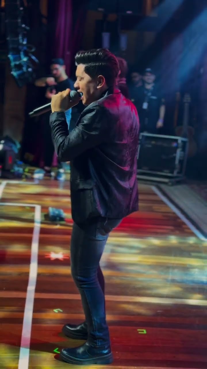 Quem aí já aprendeu esse refrão pra cantar junto com a gente no show?! ♥️? #UmaEstranha