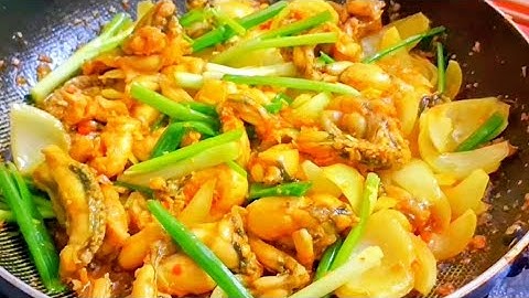 Trời ơi Ngon! Ếch Xào Cà Ri Chuẩn Nhà Làm – Béo, Thơm, Cay Vừa Tới!