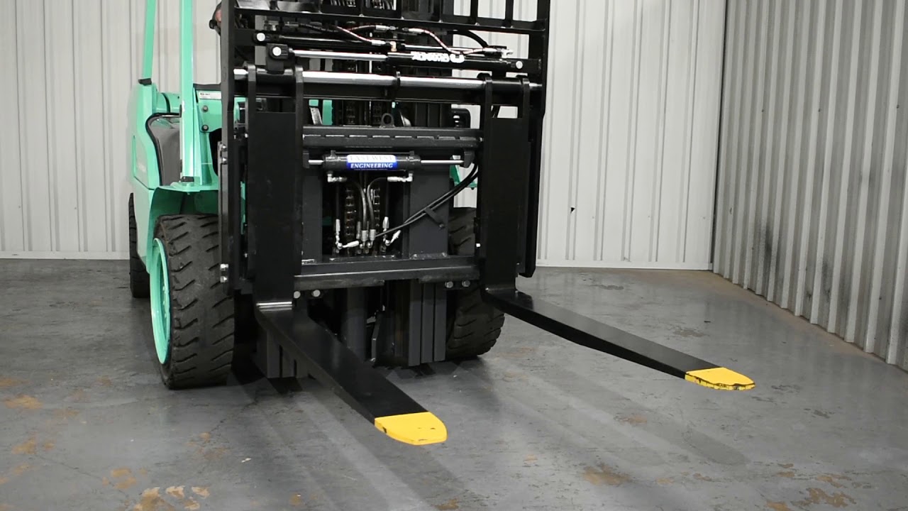 Mitsubishi FD30NT Forklift with Bolzoni Fork Positioner Sideshift