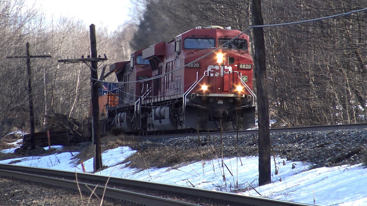 CP 8820 at Dock Siding 02APR2016