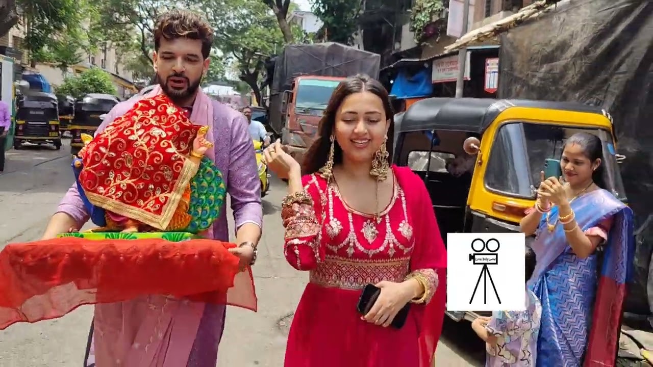 Tejasswi Prakash Karan Kundrra Welcomes Ganapati Bappa At Their House 🏠