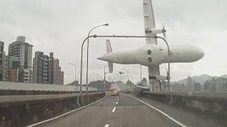 Plane TransAsia crash in Taipei [live camera]