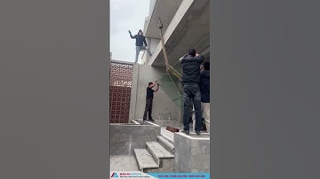 Minh An Window cẩu lắp đặt vách kính cường lực tại Hà Đông  #minhanwindow #vachkinh