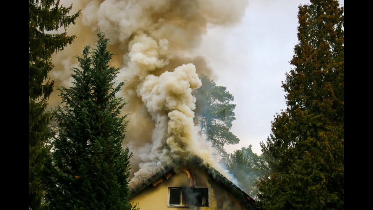 Einfamilienhaus durch Brand vernichtet Oranienburg (Friedrichsthal)