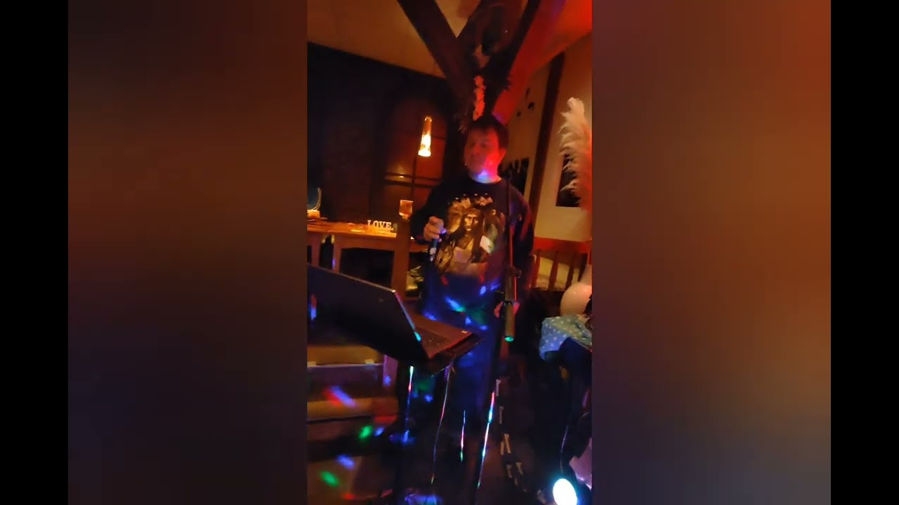 Leon Elektronik Live, Faschinsdonnerstag in der Kneipe Erlangen. Gast Auftritt am 16.02.2023.