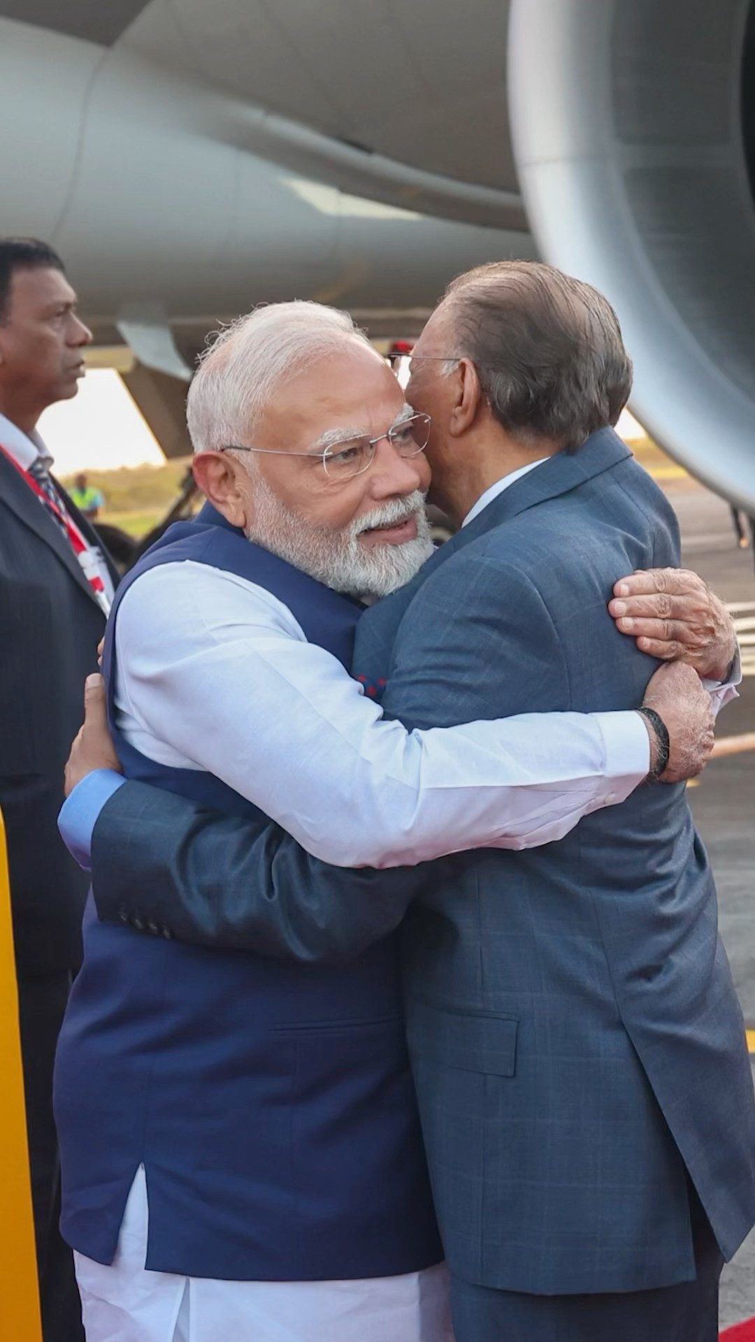 PM Modi received with a ceremonial welcome in Mauritius | #shorts