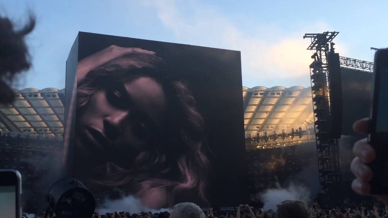 Beyoncé - OPENING + FORMATION (The Formation World Tour - Brussels 2016 ...