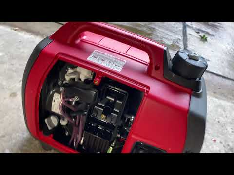 Video: Come si pulisce il carburatore su una Honda eu2000i?