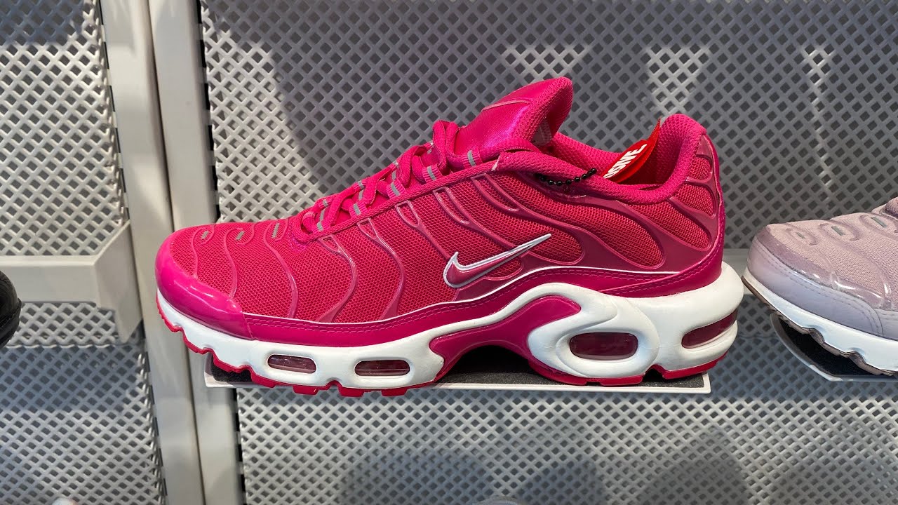 light pink air max plus