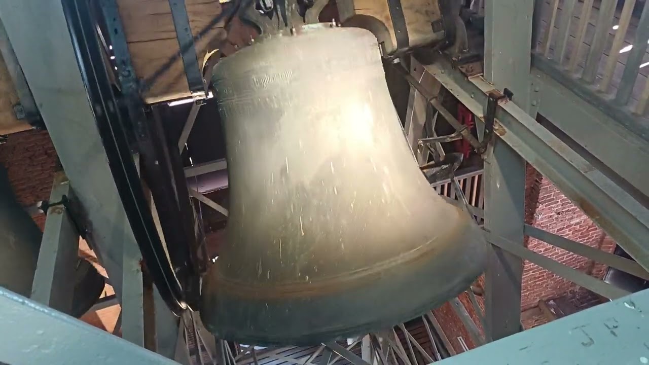 Leeuwarden NL luidklokken Oldehove volgelui