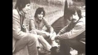 triana-abre la puerta niña