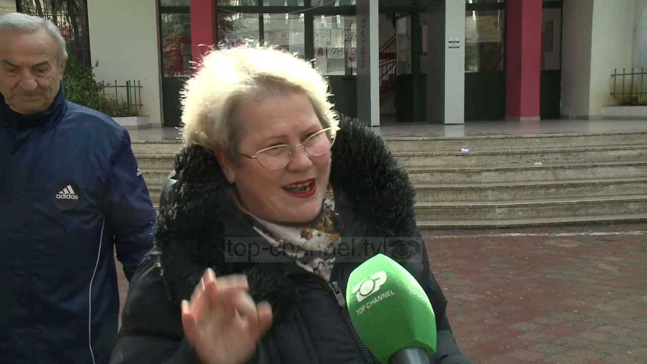 Top Channel/ 135-vjetori i shkollës së parë shqipe, arsimtarë e nxënës festuan 7-Marsin