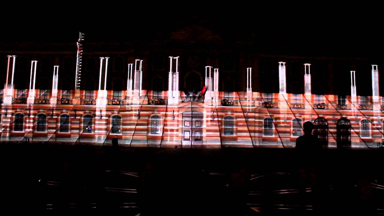 Spectacle sons et lumière -Place du Capitol Toulouse.