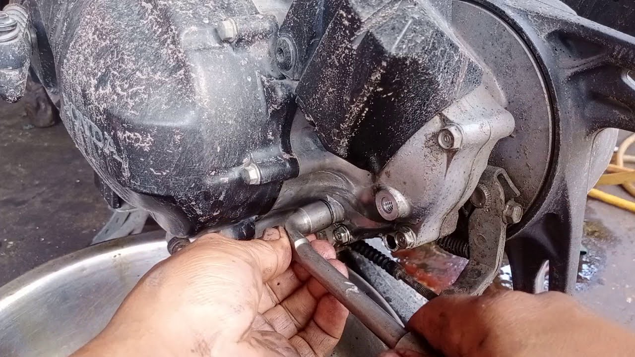 HONDA BEAT fi CHANGE Oil and GEAR Oil Moto Parts YouTube