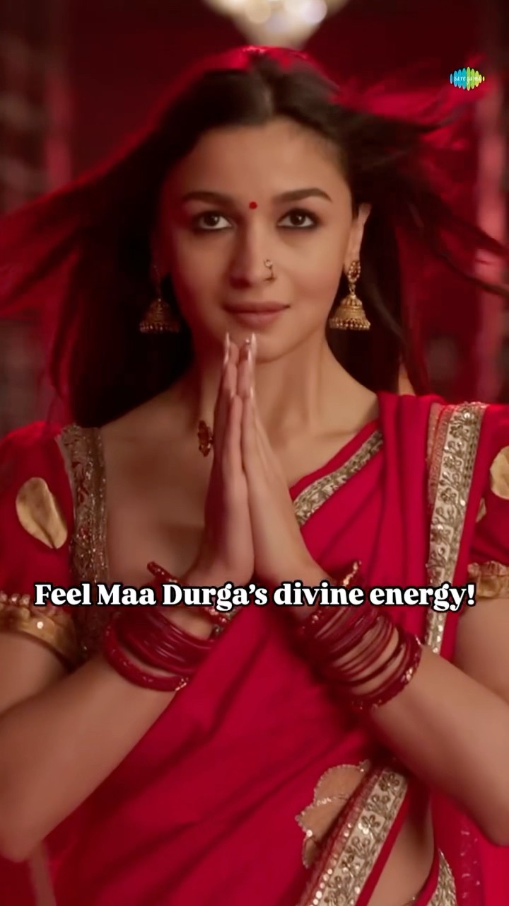 Let the divine energy of Maa Durga guide you through the darkness! #aliabhatt #ranveersingh