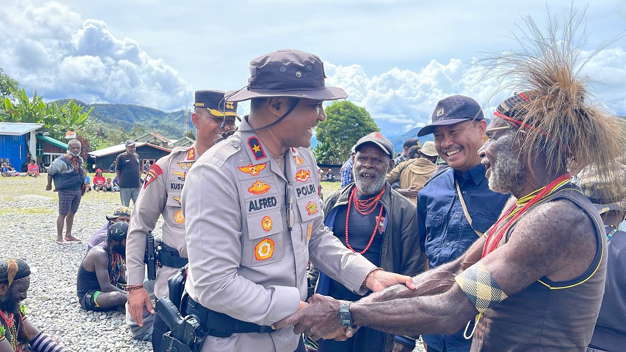 Pertemuan Kapolda Papua Tengah Dari Massa Pendukung Paslon Bupati Dan Wakil Bupati No Urut 01 dan 02