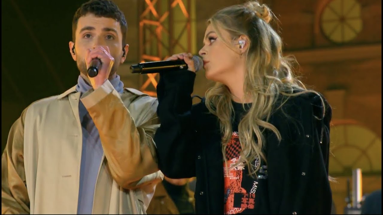 Duncan Laurance and Davina Michelle - Viva La Vida - Live