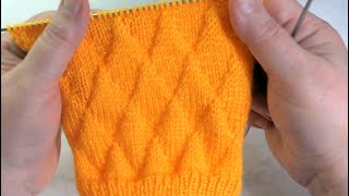 Выпуклые ромбы на поле из лицевых петель. Slipped Stitches knitting, stokinette.