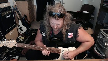 Vinnie moore:John Petrucci inspired Sweeping Lick