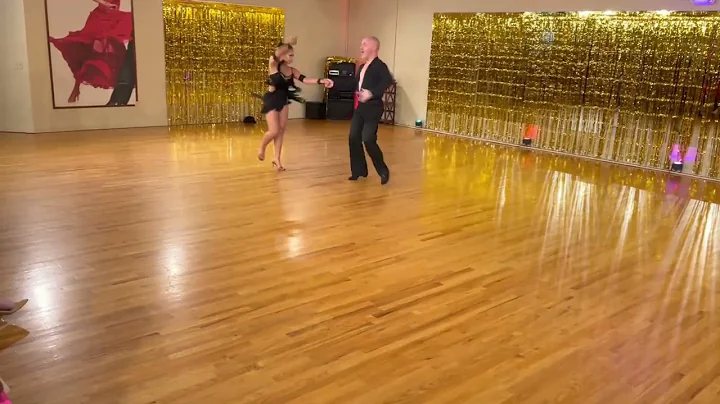 Julia Liu & Robertas Maleckis, Cha-Cha
