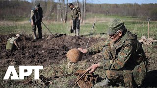 ‘Snowy Landing Force’ Recovers Red Army Remains From 1940s Battlefield Near St. Petersburg | APT