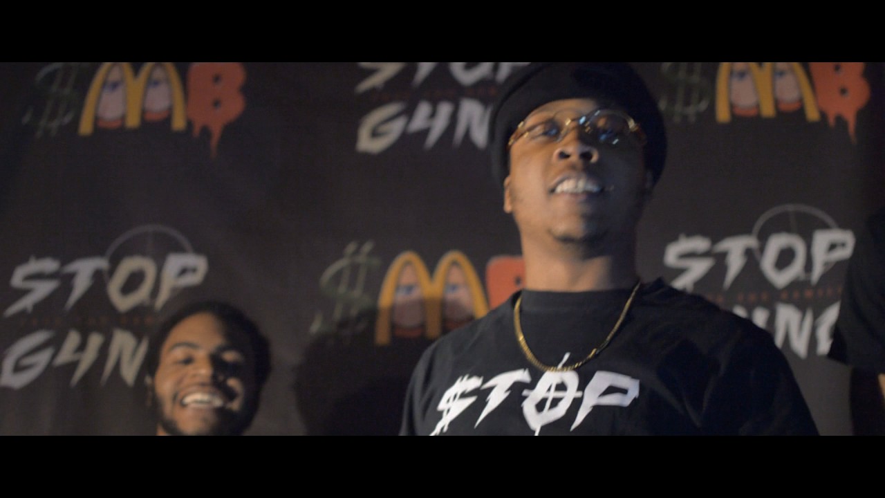 Смотреть «Fever 5ive X Ja Baller X Wopo "Da Bamily" - Intro (Nikon D3200 Music Video)» на YouTube Смотреть «Fever 5ive X Ja Baller X Wopo "Da Bamily" - Intro (Nikon D3200 Music Video)» на YouTube