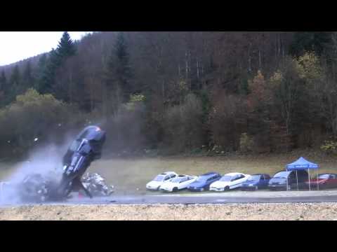 Incredible Car Crash Simulation At 200 KmH