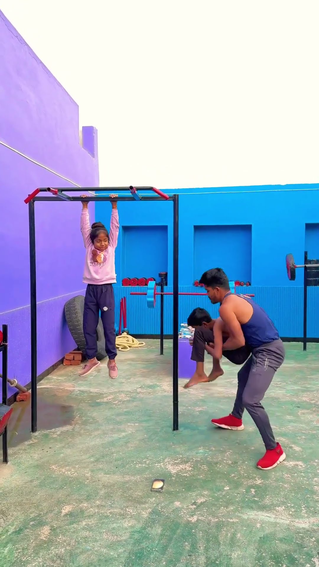 dropped the mobile ??? #shortvideo #funnyvideo