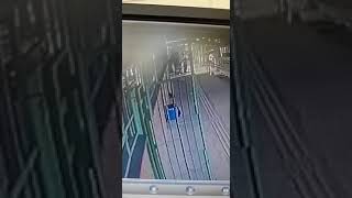 Câmera Flagra O Momento Do Ataque Do Adolescente De 17 Anos A Escola