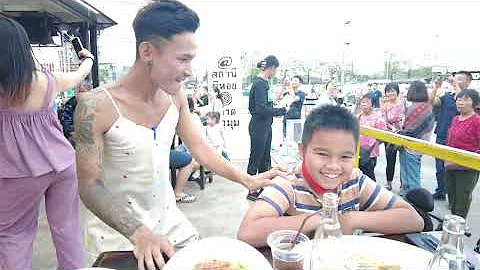 [4K 60fps] DANCING WAITERS AT THE HOI RESTAURANT BANGKOK WALKING TOUR #walkingtour  #thailand #dance