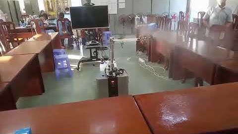 Robot khử khuẩn và lau sàn tại khu cách ly dã chiến Củ Chi