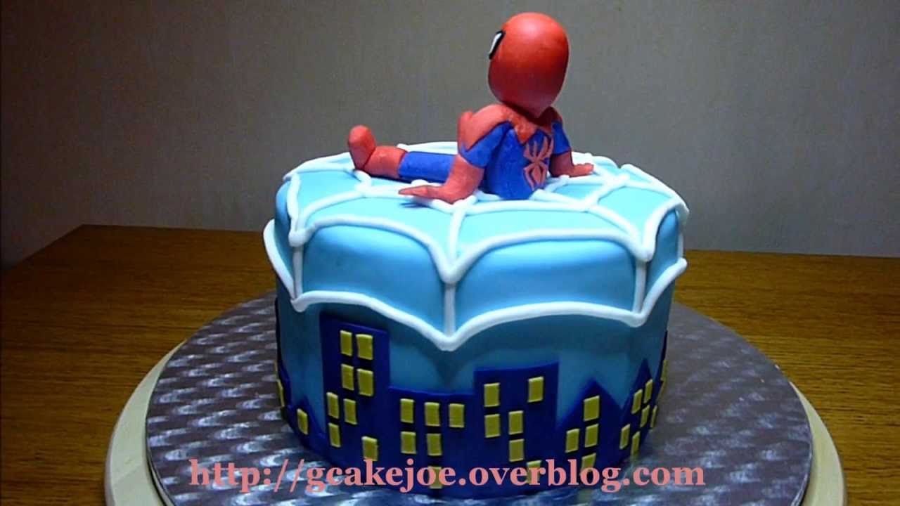 Disque gateau Ultimate Spiderman en pate a sucre  fond masque bleu...