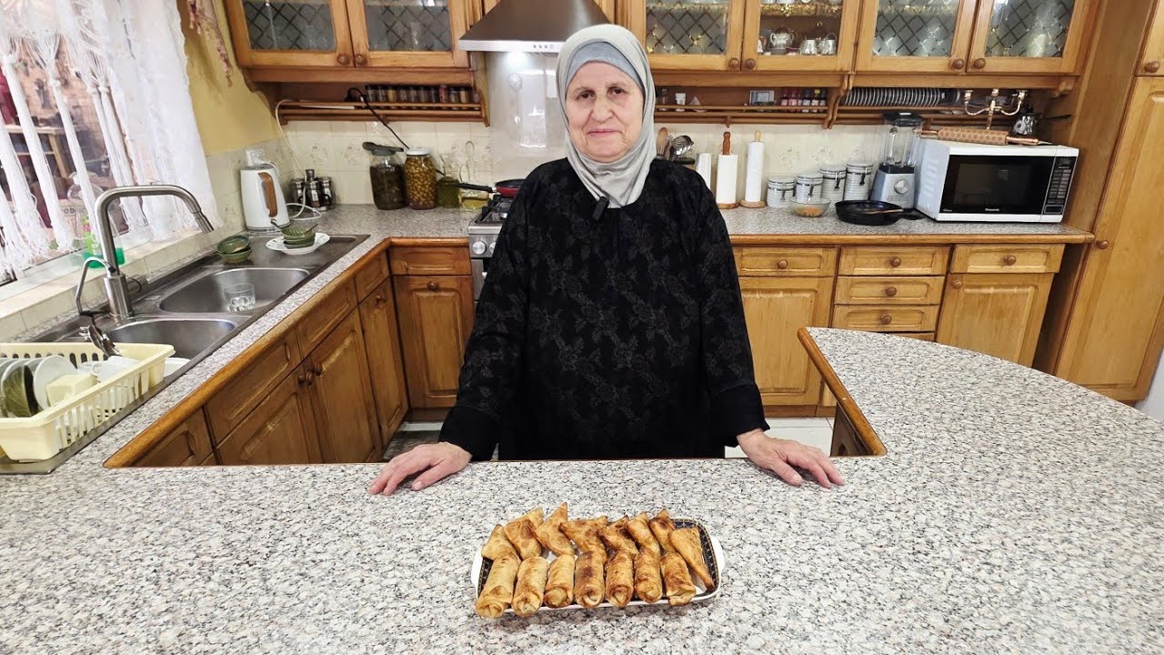 طريقة عمل عجينة السمبوسه  والحشوه من ايد الحجيه