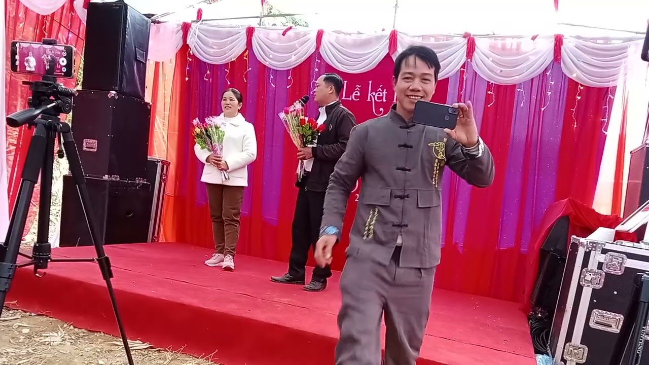 Đàm Nga hát chúc mừng hạnh phúc 2 cháu, Hoàng ngọ thay mặt GĐ đáp lời pi nong thinh nơ 