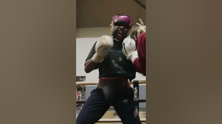Bakary's coach goes crazy after this 😱💥 #bakarysamake #boxe #uncaged #boxing #sports