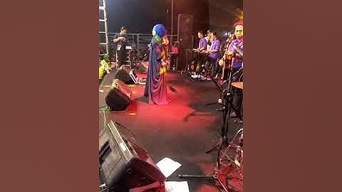 New monata feat Evie tamala tanda merah