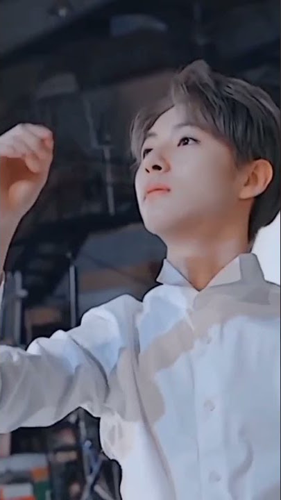 jangan salfok ke kemejanya renjun bahaya🌚😭