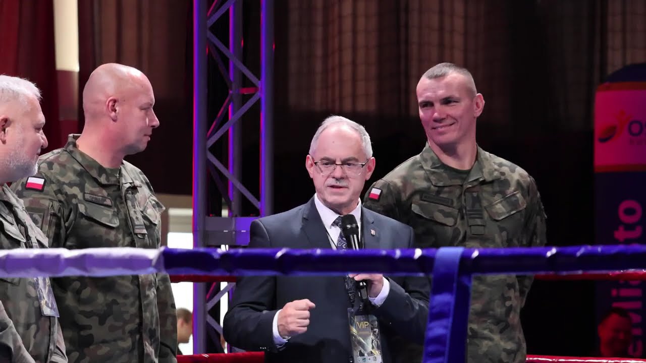 Otwarte Mistrzostwa Wojska Polskiego w Boksie w Suwałkach - otwarcie finałowej gali i pierwsza walka